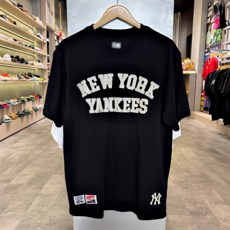 ÁO THUN THỜI TRANG NEW ERA UNISEX - ĐEN THÊU CHỮ “12556982”